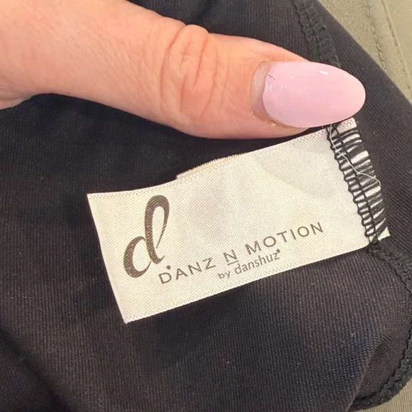 Black Lace Cap-Sleeve Dance Leotard - Picture 3 of 6